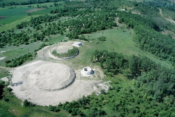 L'immagine può contenere: spazio all'aperto, natura e acqua