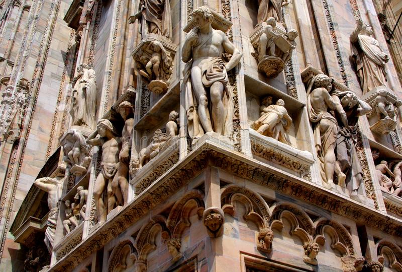 particolare-del-duomo-di-milano-26009991.jpg