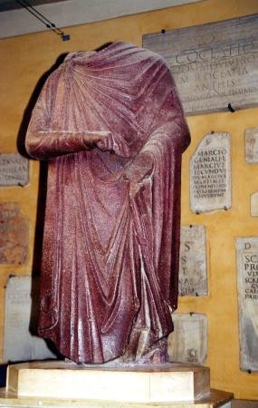 Risultati immagini per statua acefala ravenna