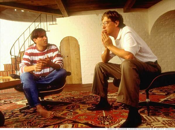 steve-jobs-and-bill-gates-discuss-the-pcs-future-jobs-palo-alto-home-1991.jpg