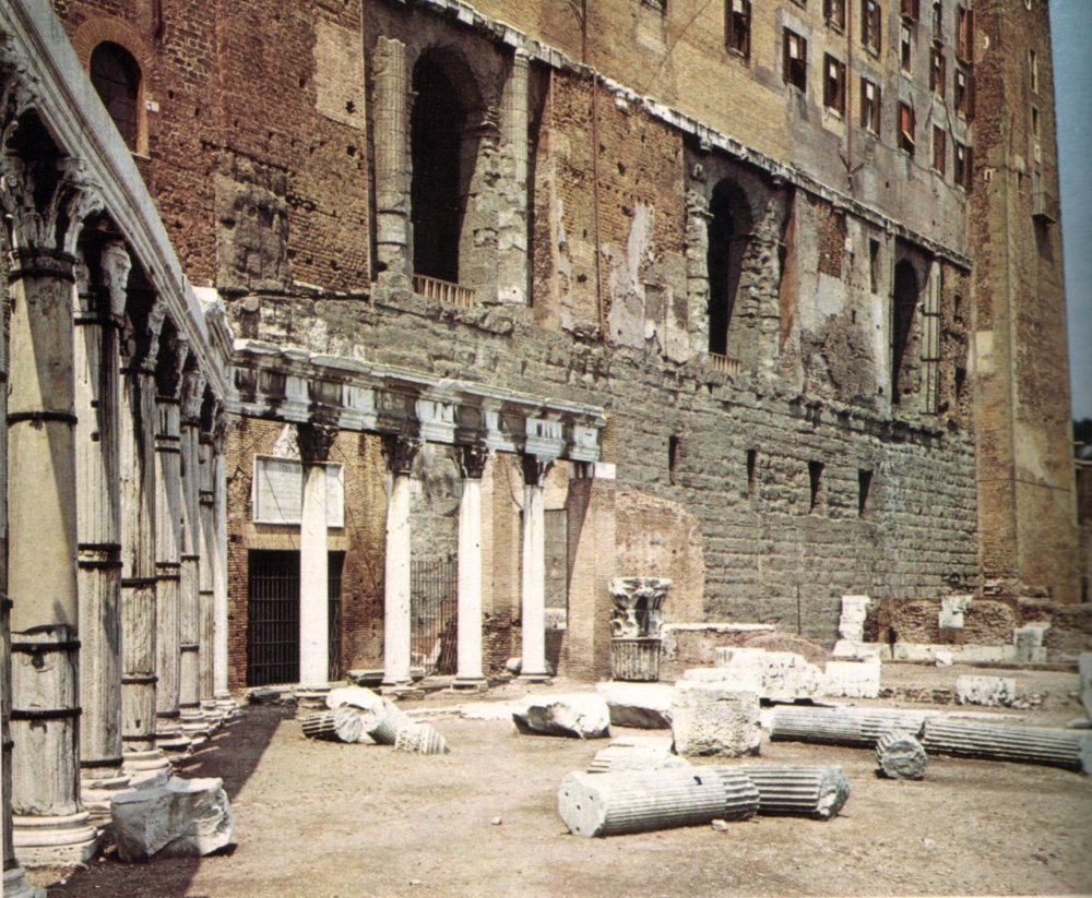 Portico di Pretestato o degli dei Consenti nel Foro , sotto il Tabularium.jpg