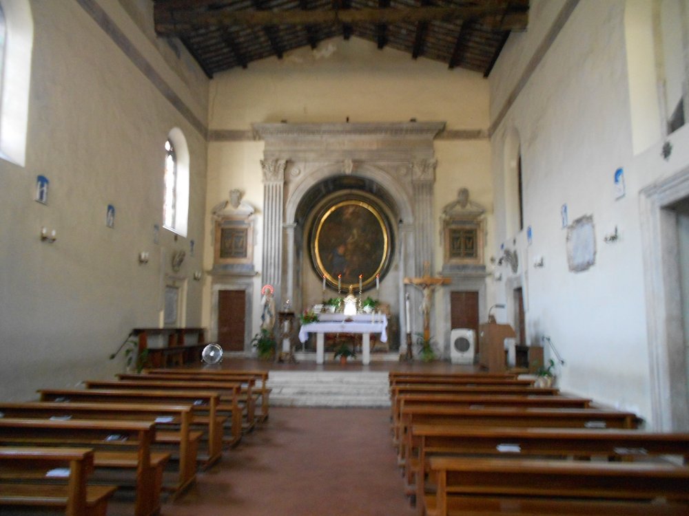 Interno della Chiesa con altare maggiore.JPG