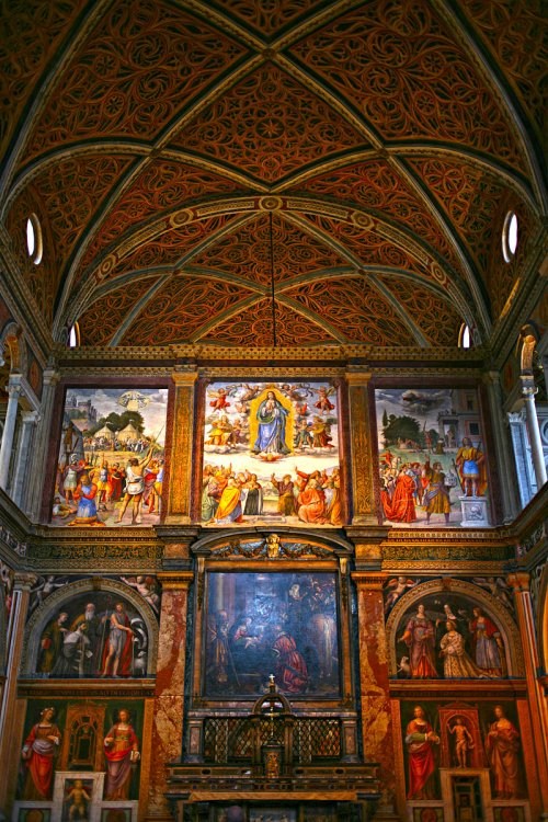 San_Maurizio_al_Monastero_Maggiore_(Milano)_Altare_maggiore.jpg