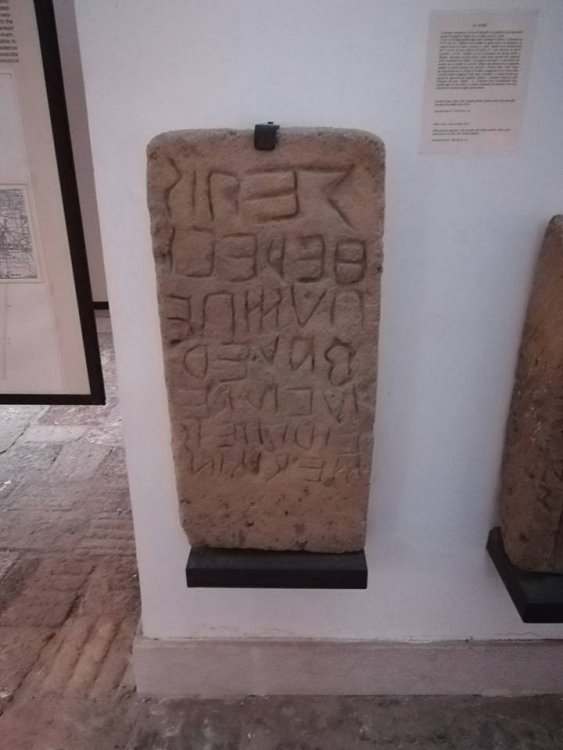 altra stele in osco.jpg