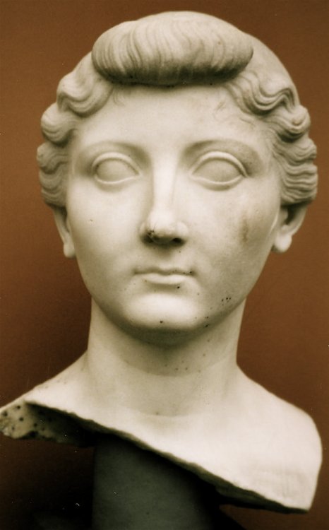 LIVIA.c.jpg