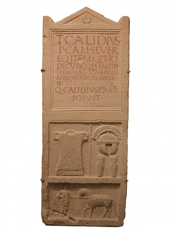 Legio XV Apollinaris , stele di Titus Calidius da Carnuntum.jpg