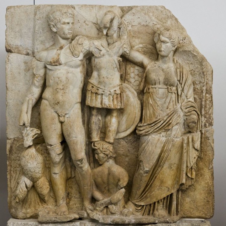 Augustus_and_Victory_-_Aphrodisias_(7471671280).jpg