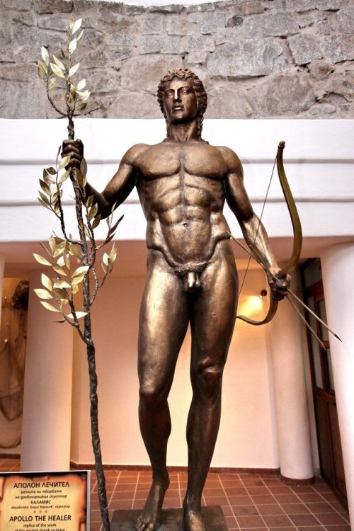 Apollo-the-Healer-Statue-Sozopol.jpg