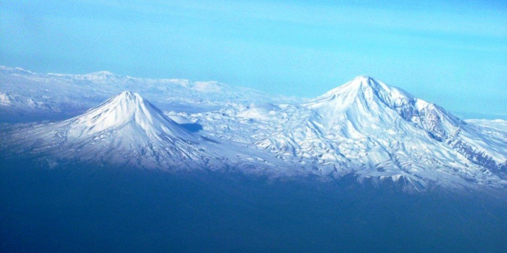 Agryararat_view_from_plane_under_naxcivan_sharur.jpg