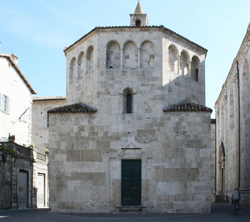 Battistero_di_San_Giovanni_Ascoli_Piceno.jpg