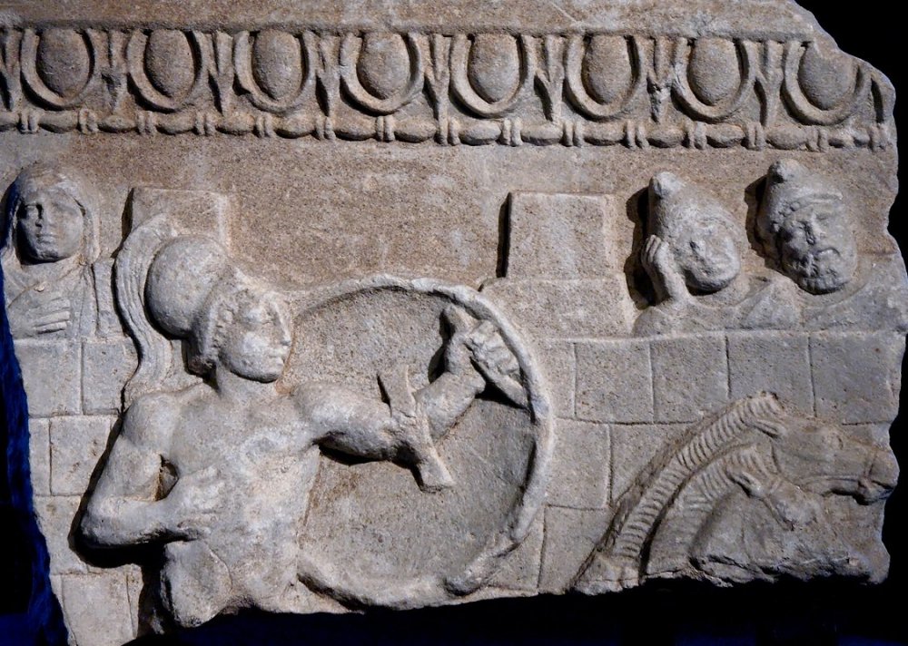 Sarcophagus_Hector_MNA_Reggio_Calabria.jpg