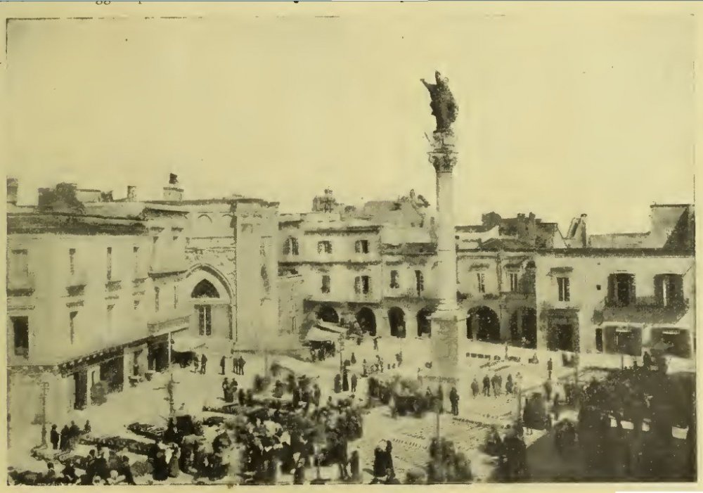 Piazza S.Oronzo.jpg