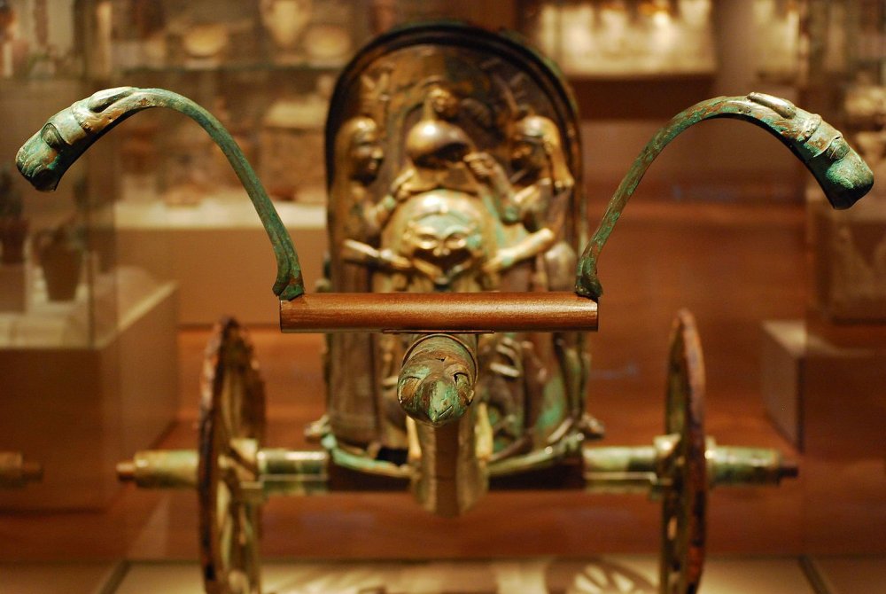 Etruscan_chariot_of_Monteleone_di_Spoleto.jpg