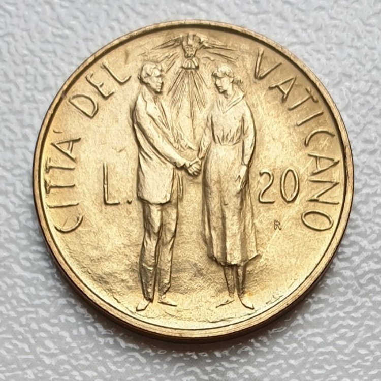 1860619427_Vaticano-20Lire1982(1).thumb.jpg.6acbf1750d27bba454c5a5405e4d006c.jpg