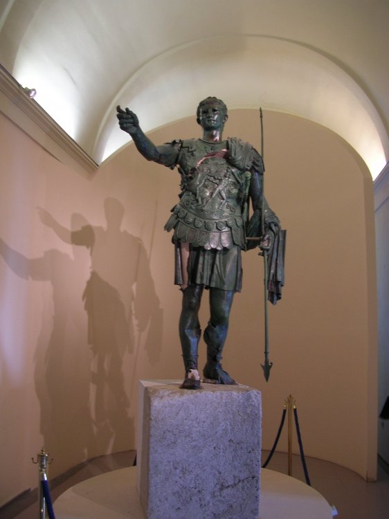 Statua_di_Germanico ad Amelia.jpg