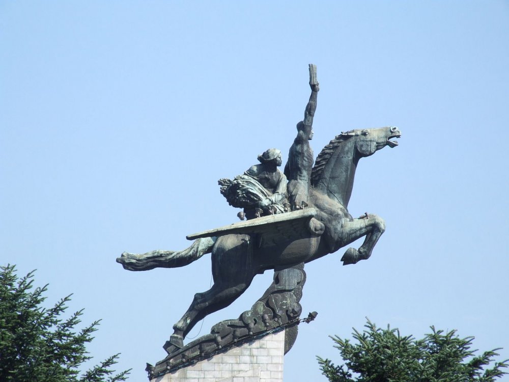 1280px-Chollima_statue_05.JPG