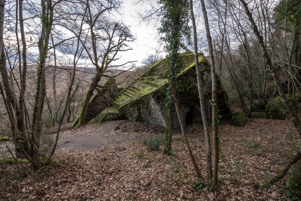 PiramideBomarzo2web.jpg