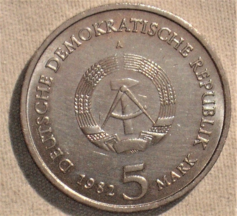 5 mark 1982 d.JPG