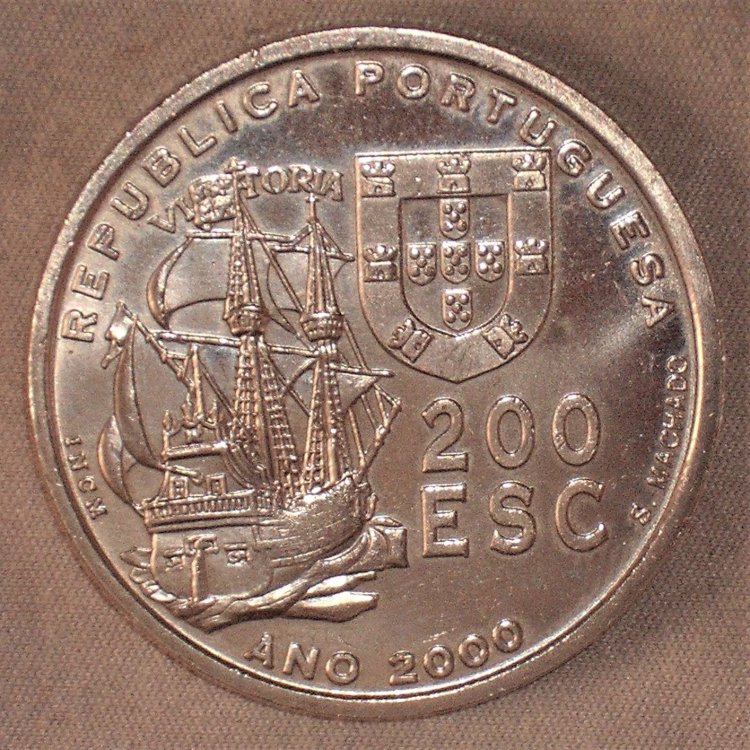 200 escudos 2000 d.JPG